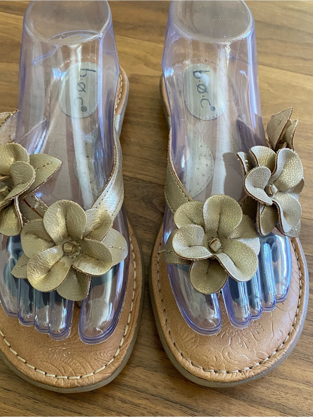 b.o.c Born Gold Floral Leather Thong Sandals 8M